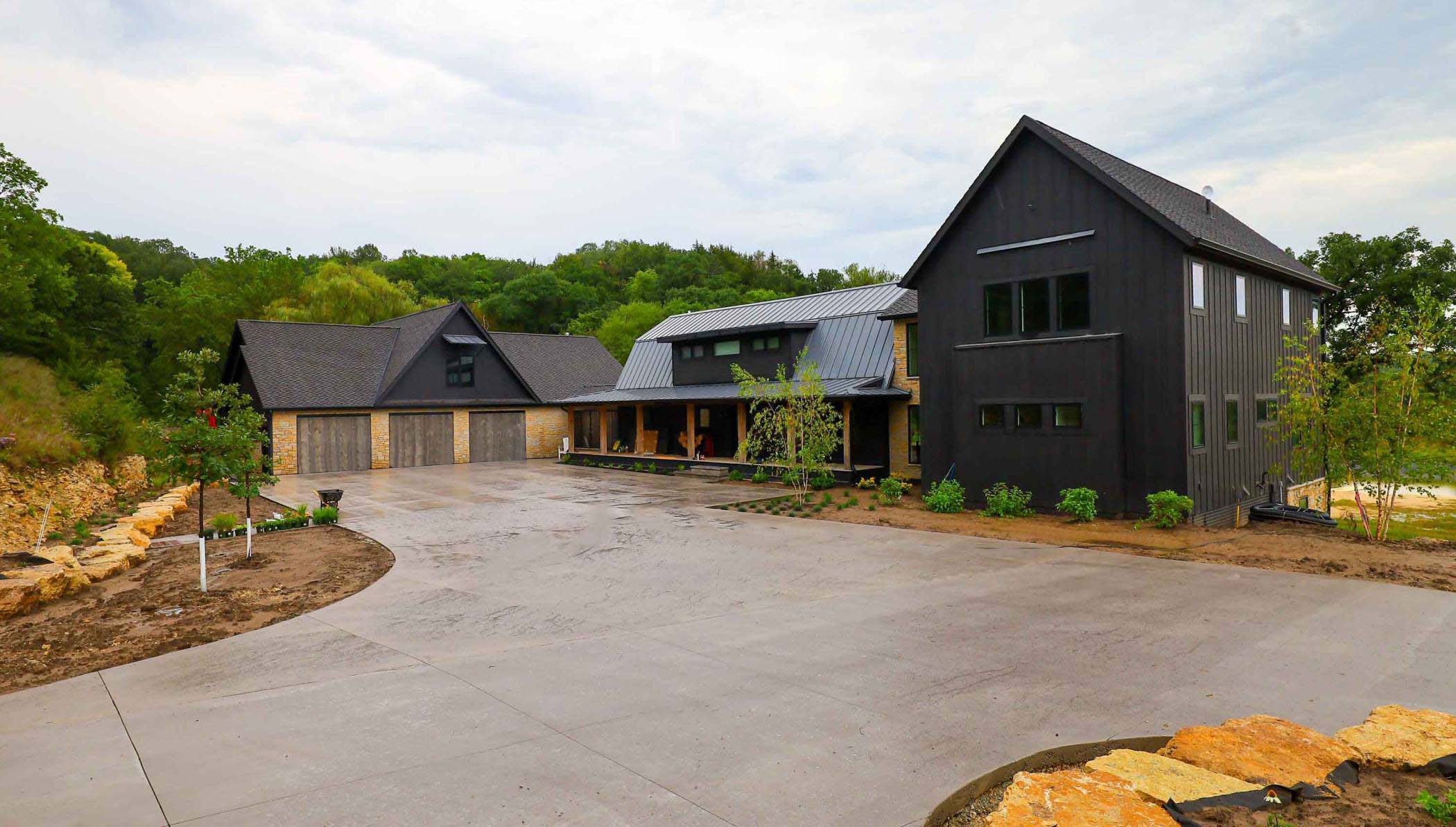 New-home-3-10-x-8-barn-wood-PLifts-MN-post-PS-resized-for-website-2