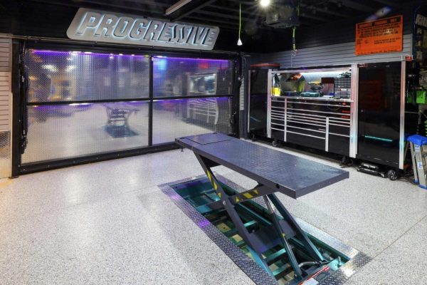 Home-w-special-trim-16-x-8-shop-door-TX-post-PS-resized-for-website-47