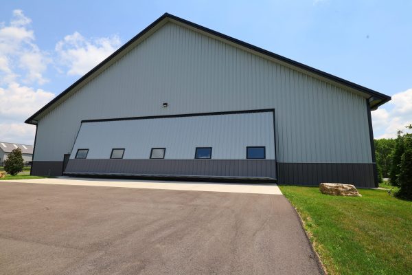 Horse barn 2 - 60' x 18 and 4 - 20' x 18' doors KY (6)