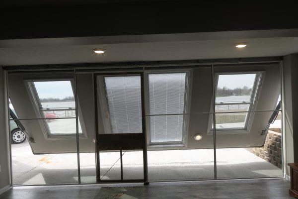 Lakefront-house-w-18-x-8-glass-wall-IN-2