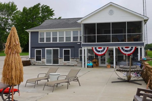Lakefront-house-w-18-x-8-glass-wall-IN-5