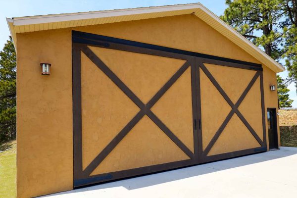 RV garage stucco 28' x 14' w Diamond M Trim SD post PS reduced for website (2)